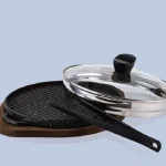 تابه گریل چدن گرد بزرگ یونیک سایز 30 با چوب کد un-6001